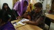 Les réfugiés rohingyas s'enregistrent près du gouvernement local