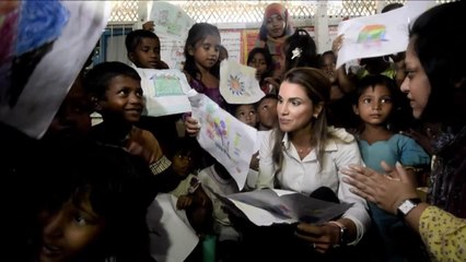 La reine Rania de Jordanie visite un camp de réfugiés Rohingyas