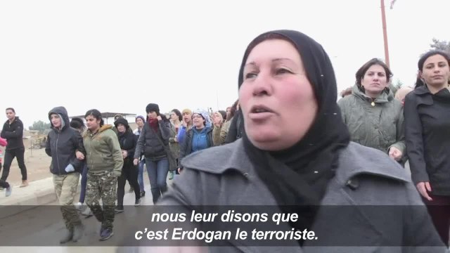 Des Kurdes syriens manifestent suite aux menaces de la Turquie