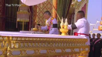 Thaïlande: les ossements du roi placés dans des urnes funéraires