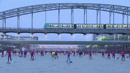 700 participants à une course de stand-up paddle sur la Seine