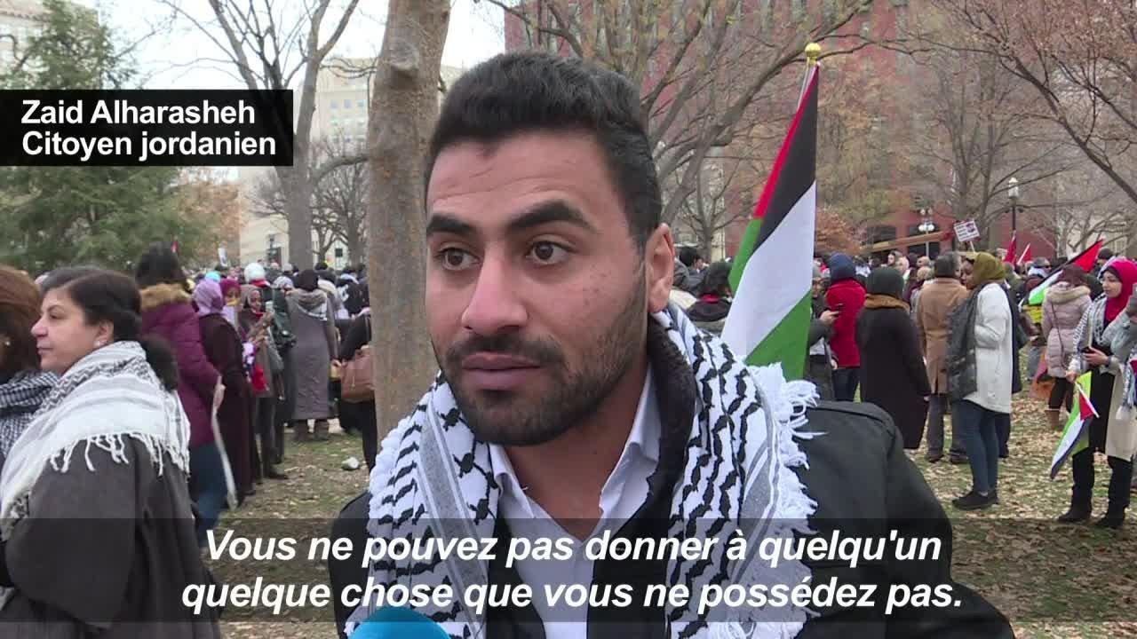 Des musulmans prient devant la Maison Blanche contre Trump