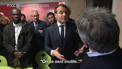 Macron à Croisilles pour défendre sa politique migratoire