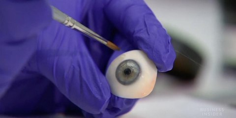 Voici comment sont faites les prothèses oculaires