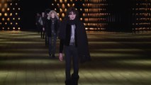Fashion Week de Paris: Saint Laurent tout en jambes