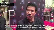 Lionel Richie pose ses empreintes sur Hollywood Bd