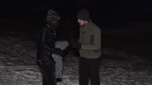 Dans les Alpes, migrants et bénévoles piégés par les passeurs