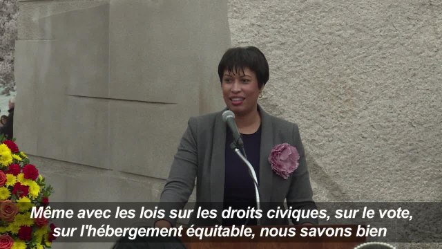 Hommage à Martin Luther King devant son mémorial