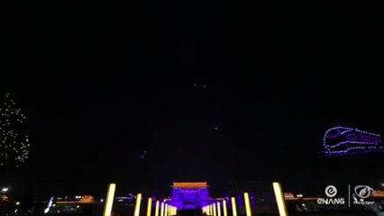 Plus de 1 300 drones volent en formation