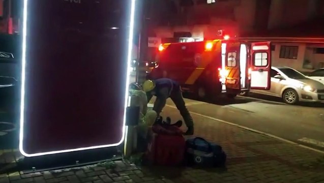Entregador fica ferido após colisão de trânsito na Rua Recife em Cascavel