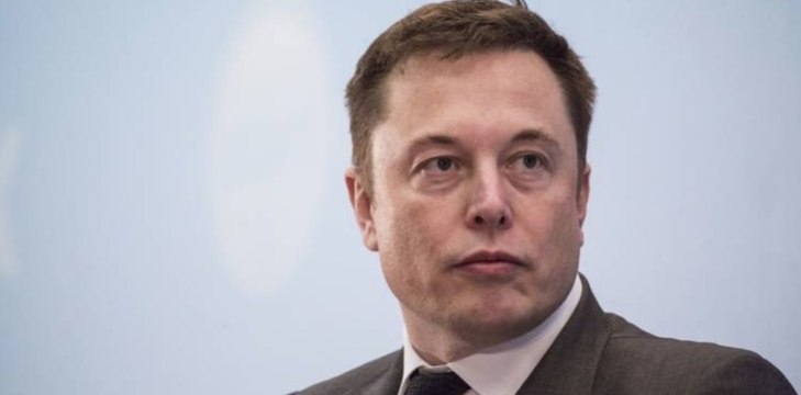 ELON MUSK FUME UN JOINT EN DIRECT, LE DIRECTEUR COMPTABLE DÉMISSIONNE... ET L'ACTION TESLA PLONGE !