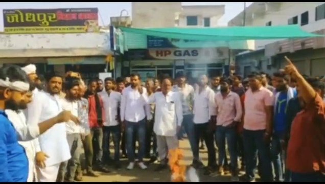 protest: छोटीसादड़ी में दो माह में तीन कार्यकर्ताओं की मौत पर फूटा भाजपा का गुस्सा, सभा में जमकर गरजे वक्ता, कस्बा रहा बंद