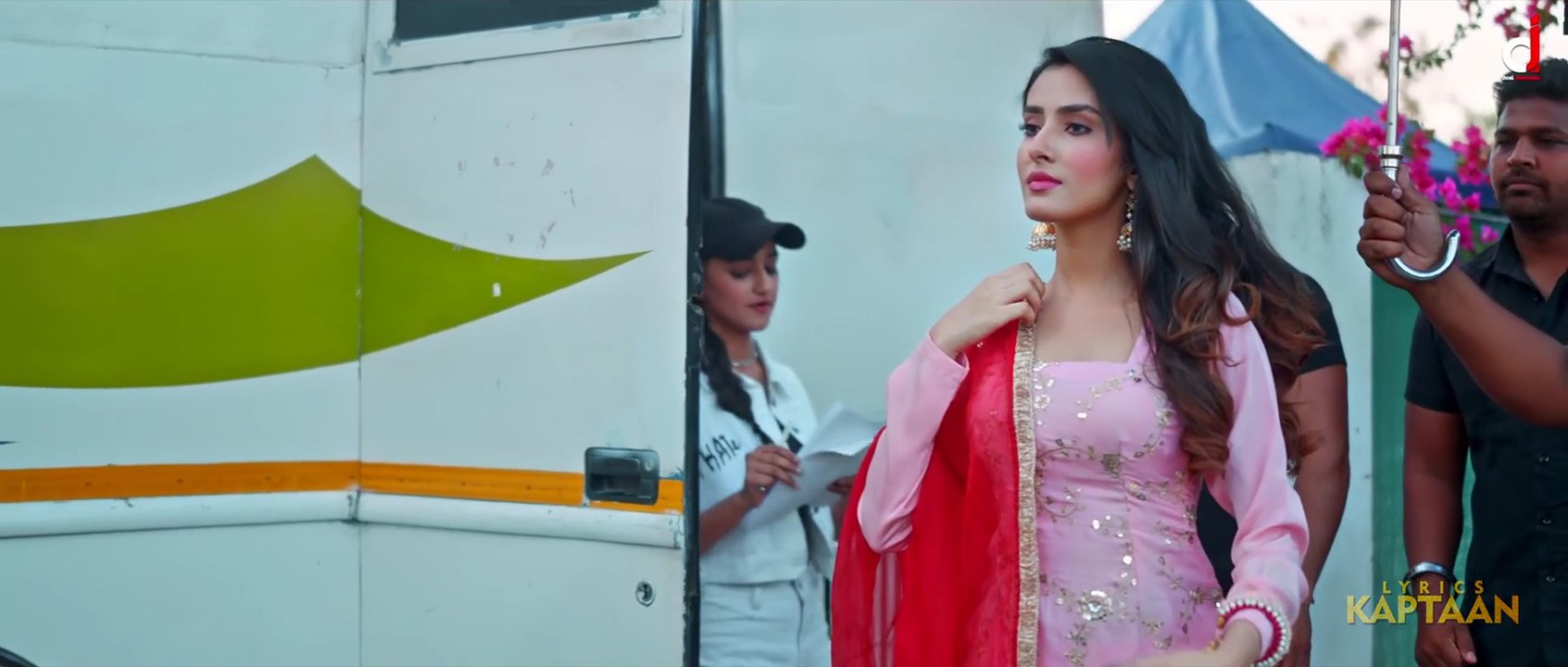 Pent Straight (Official video ) Gurnam Bhullar | Baani sandhu | Desi Crew | Kaptaan