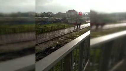 Belediyenin inşaat alanındaki demirleri çalarken suçüstü yakalandılar