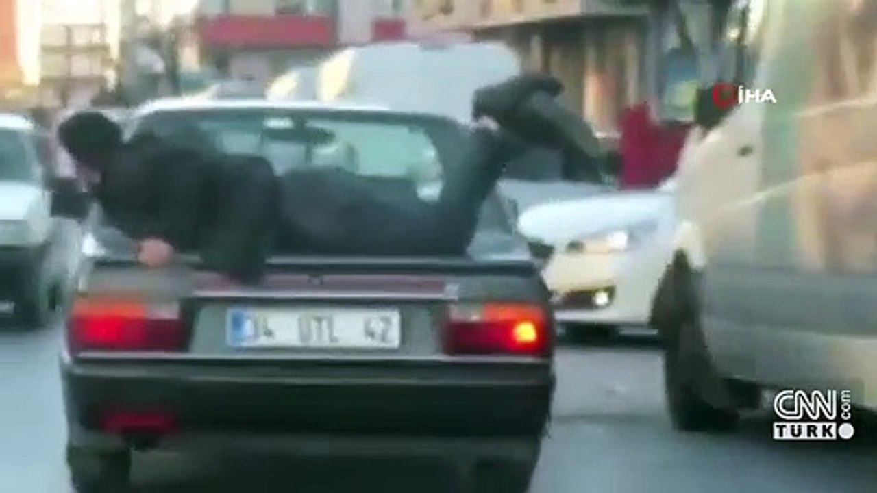 Bagaj kapısına yatarak yolculuk etti