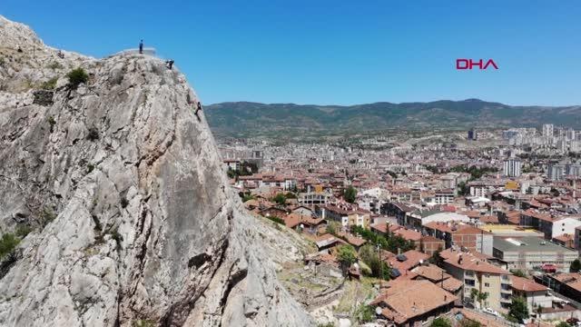 KAYA DÜŞME RİSKİ ALTINDAKİ MAHALLELERE ÇELİK AĞ VE BARİYERLİ ÖNLEM