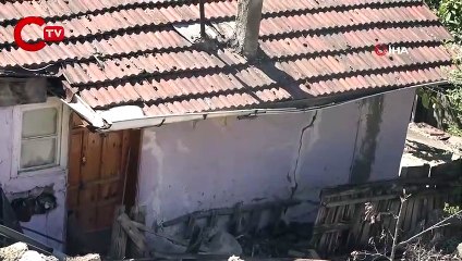 Karabük'te heyelan: Yol çöktü, 2 binada hasar var