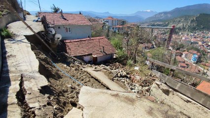 Karabük’te heyelan: Yol çöktü, 2 binada hasar var