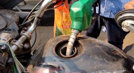 চরমে পেট্রোল ডিজেলের দাম, হাঁসফাঁস অবস্থা আম আদমির |Oneindia bengali