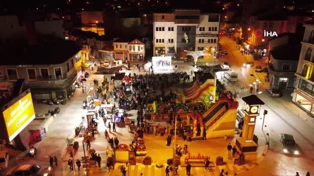 Balıkesir'in tek hayalisi Karagöz ve Hacivat ile çocukların gelişimine katkı sağlıyor