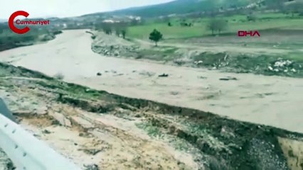 Kastamonu’da çöken yol trafiğe kapatıldı