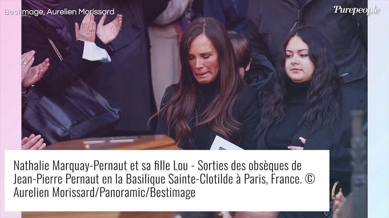 "Ferme ta..." : Lou Pernaut jugée trop souriante après la mort de son père Jean-Pierre, elle s'emporte
