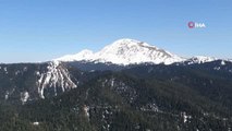 Baharda kar manzaraları ile mest eden Ilgaz Dağı böyle görüntülendi