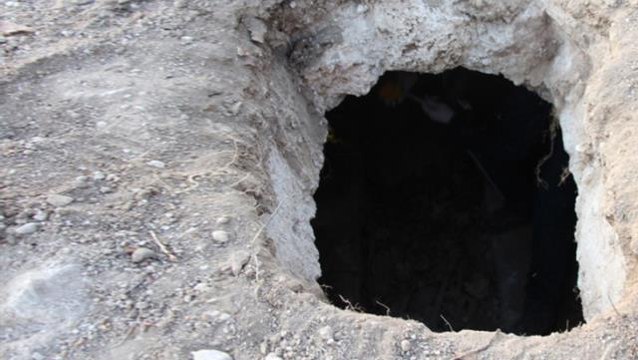 Ölen kocamla mezardayken konuştum diyen kadın, aralarındaki ağızları açık bırakan diyaloğu anlattı