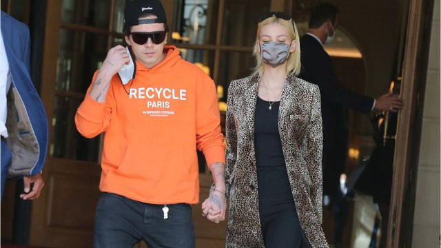 Voici - Brooklyn Beckham et Nicola Peltz : Eva Longoria, Serena Williams, Gigi Hadid... la liste des invités se dessine