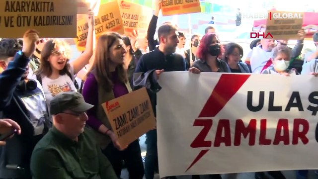 İstanbul Mecidiyeköy'de ulaşım zammı protestosu: İşe gidiş-dönüş saatlerinde ücretsiz olmalı