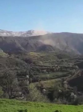 Son dakika haberleri... Pütürge'deki depremin şiddeti cep telefonu kamerasına yansıdı