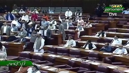 Pakistan'da sıcak dakikalar! Imran Han görevden alındı