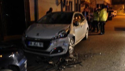 İSLAHİYE'DE OTOMOBİL İLE MOTOSİKLET ÇARPIŞTI: 2 YARALI