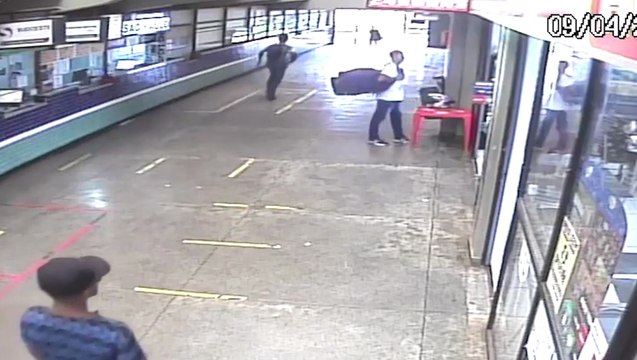 Delegacia de Homicídios divulga novas imagem do suspeito de assassinar idoso na rodoviária