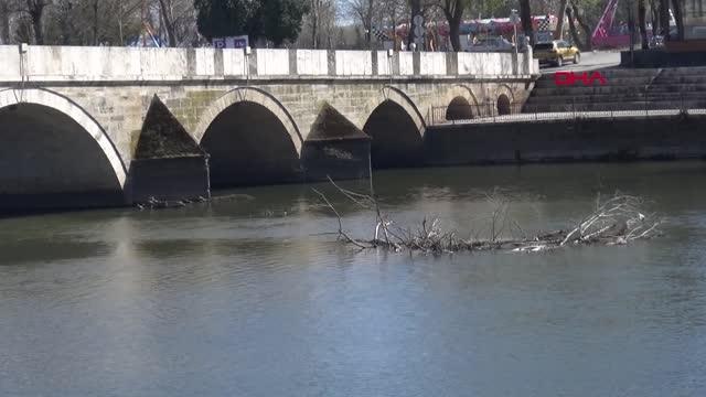 EDİRNE'DE, GEÇEN YIL TAŞAN TUNCA NEHRİ'NİN BU YIL DEBİSİ DÜŞTÜ