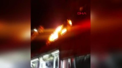 İSTANBUL-KARTAL'DA 3 KATLI BİNANIN ÇATISI ALEV ALEV YANDI