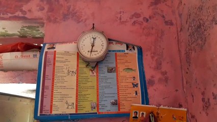 यहां बिजली व पंखे नहीं, चद््दरों के नीचे बैठते है बच्चे