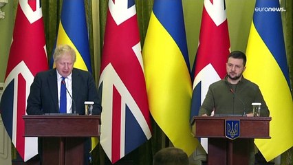Boris Johnson a sorpresa a Kiev. Zelensky chiede maggior pressione sulla Russia