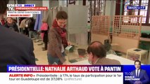 Présidentielle: Nathalie Arthaud vote à Pantin en Seine-Saint-Denis