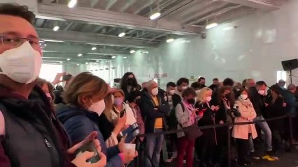 Procida Capitale della cultura, il pianoforte "volante" incanta i visitatori