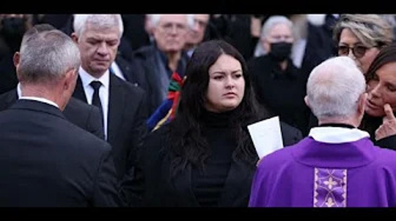 "Je ne vais pas bien" : Lou Pernaut pousse un violent coup de gueule contre ceux qui la trouvent tro