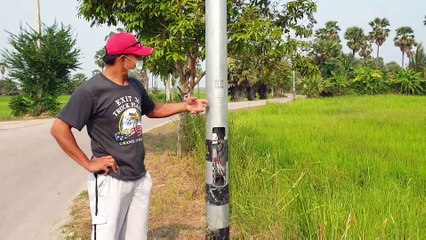 ชาวบ้านร้องคนร้ายลักแผ่นเหล็กปิดฟิวส์เสาไฟฟ้าส่องสว่างริมทางเข้าหมู่บ้าน กว่า 30ตัน