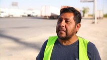 Camioneros mexicanos esperan durante horas para entrar en EEUU en la frontera entre Ciudad Juárez y El Paso