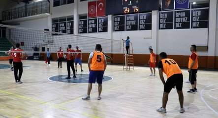 Iğdır'da voleybol turnuvası düzenlendi