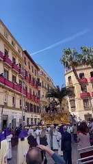 El Señor de la Pollinica llegando a la Tribuna Oficial.
