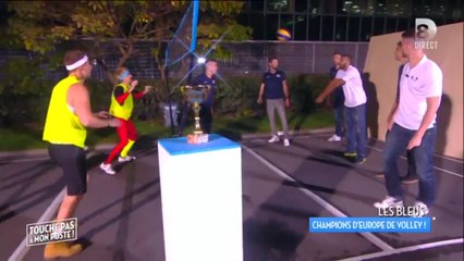 Les chroniqueurs de TPMP affrontent les champions d'Europe de volley