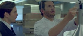 A Vif ! : Bradley Cooper et Omar Sy enfilent le tablier dans une nouvelle bande-annonce (VF)