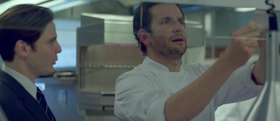 A Vif ! : Bradley Cooper et Omar Sy enfilent le tablier dans une nouvelle bande-annonce (VF)