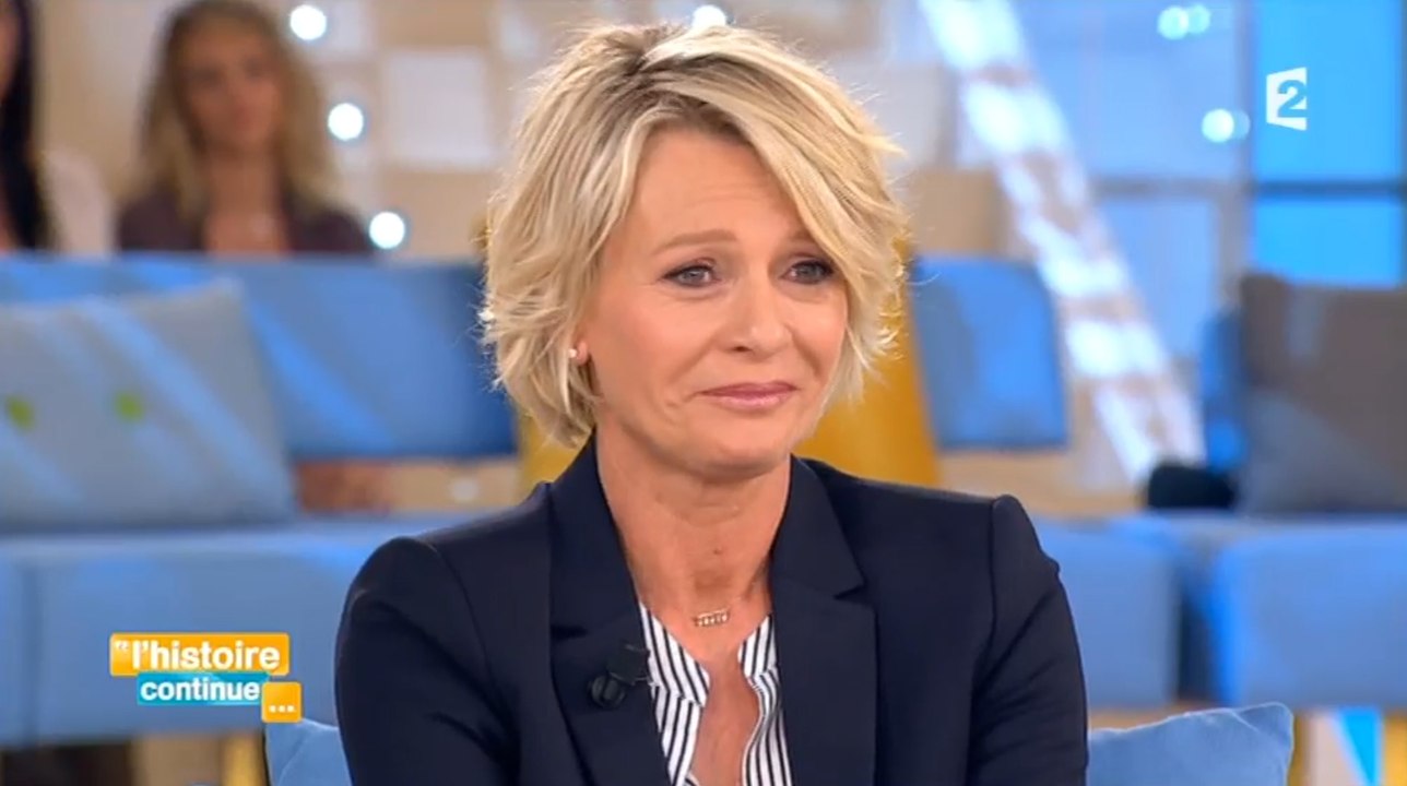 Sophie Davant et un journaliste émus aux larmes face à une femme au visage brûlé à l'acide