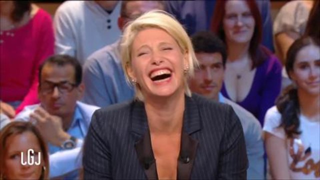 Fou rire de Maïtena Biraben pendant une chronique sur des romans érotiques (Le Grand Journal)